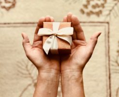 プレゼントで解決できる？両親やパートナーが口が臭いときの伝え方